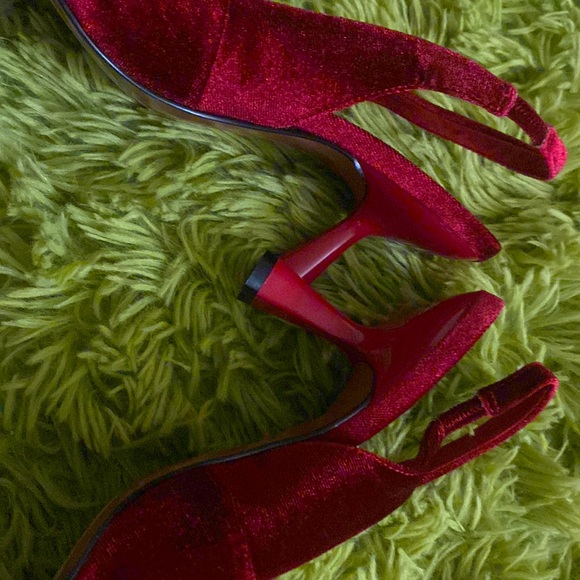 Red heels - Picture 4 of 5